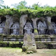 Индонезия, Бали. Комплекс «Королевских могил» (Gunung Kawi) в Тампаксиринге