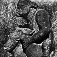 Статуя всадника. Мегалит. Выс. 193 см. Пасемах. Суматра