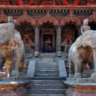 Непал, Лалитпур (Патан), парадная дворцовая площадь (дюрбар), Храм Vishwanath, 1627 г.