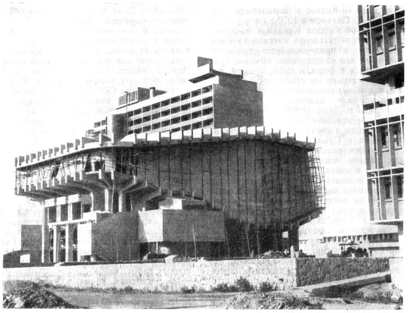 Нью-Дели. Комплекс зданий гостиницы «Акбар», 1967—1972 гг. Арх. Ш. Прасад. В процессе строительства