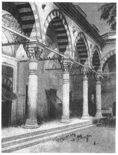 Стамбул. Мечеть Баязида, 1505 г., архитектор Кемаль-ед-Дин. Галерея двора
