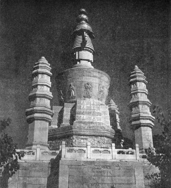 124. Пекин. Храм Сихуансы. 1652 г. Пагода Цинцзихуанчэнта. 1781 г.