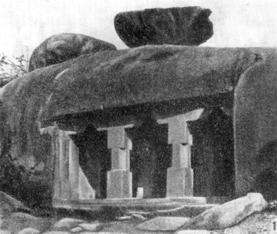 21. Мамаллапурам. Храмы типа мантапам (террасы со святилищем), высеченные в скалах, VII в.: 1 — неоконченная мантапам