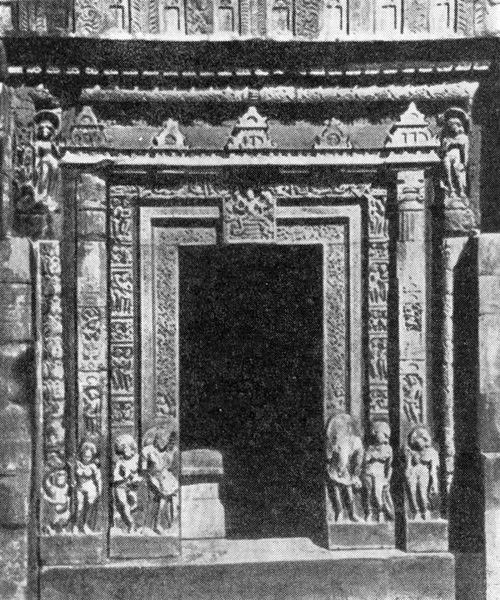 24. Деогарх. Храм Дасаватара, VI в. Дверной портал
