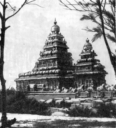 25. Мамаллапурам. Прибрежный храм, VII в. Общий вид