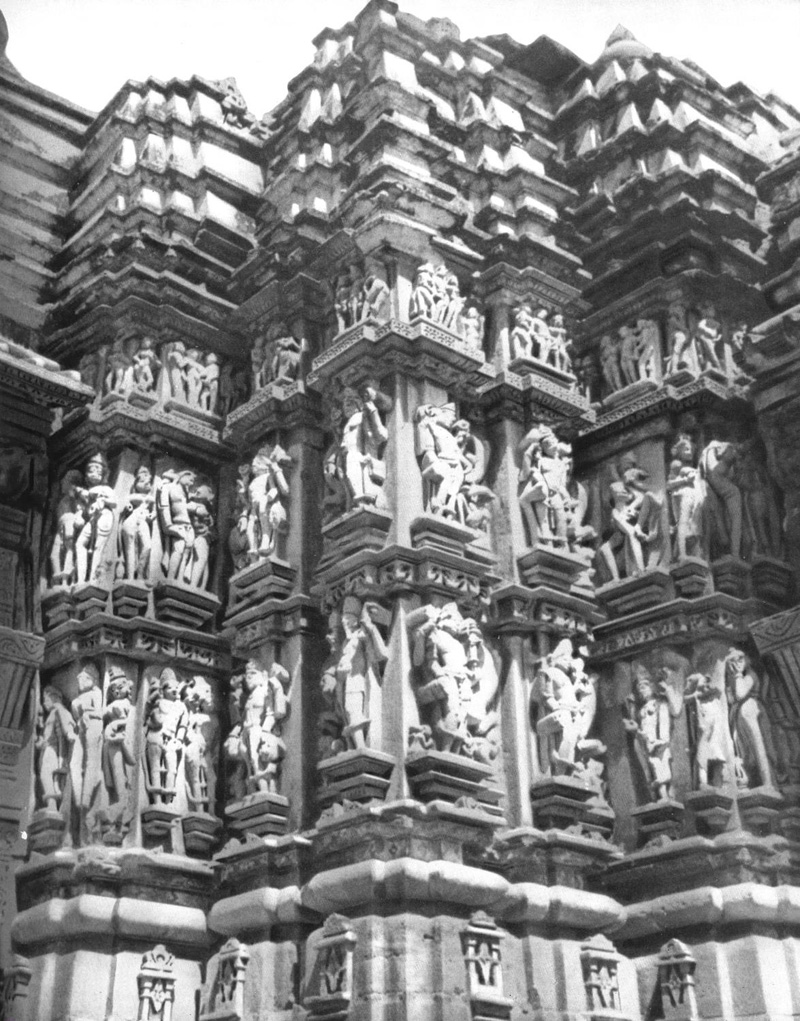 Кхаджурахо. Храм Кандарья Махадео, около 1000 г. Фрагмент наружной стены святилища