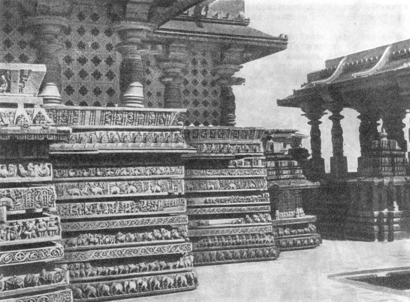43. Халебид. Храм Хойсалешвара, XII в. Мантапам