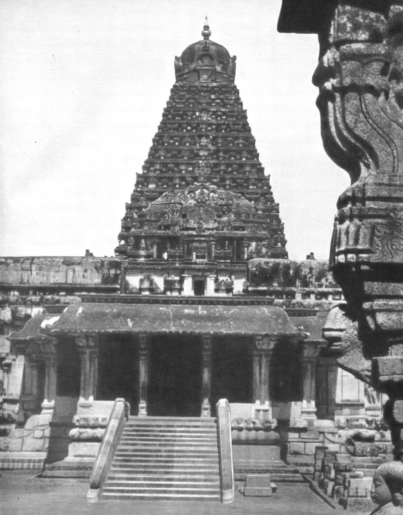 Танджур. Большой храм (Брихадешвара), 1010 г. Вход в храм