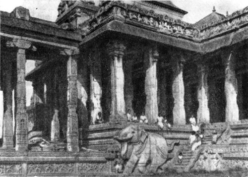 50. Чидамбарам. Тысячеколонный зал храма Шивы, XVI в.