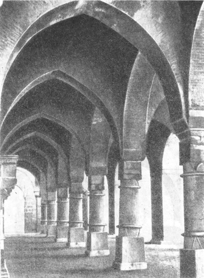 79. Пандуя. Мечеть Адина. Около 1360 г.