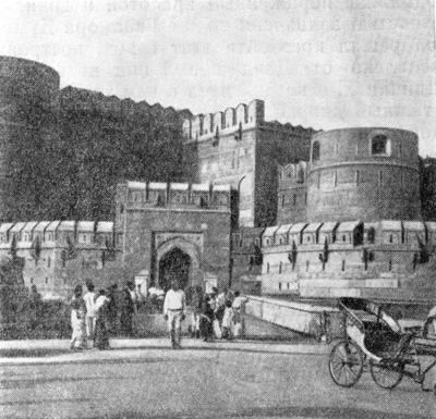 83. Агра. Крепость Лал Кила (Красный форт), 1564—1570 гг. Общий вид
