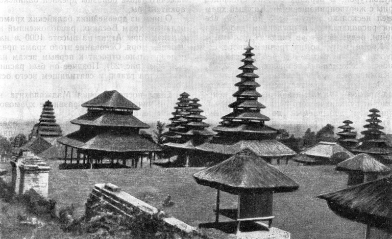 23. Бали. Храм Бесаких. Основан в первых веках н. э. Расширен в XI—XIV вв.
