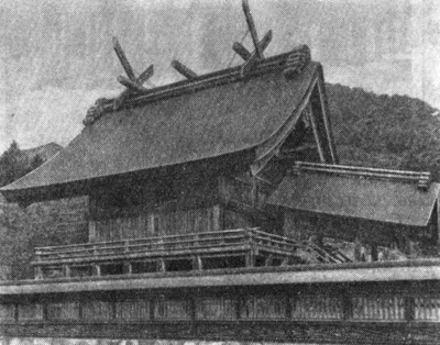 4. Идзумо. Синтоистский храм. Первоначально сооружен в 550 г., реставрирован в 1744 г. Общий вид