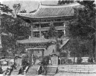 17. Сеул. Дворец Чангёнкун. Павильон Чухабру, Первоначально сооружен в 1470—1475 гг. и перестроен в XVII в.