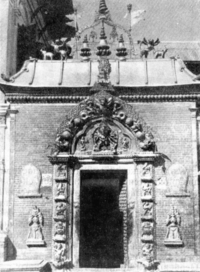 10. Бхактапур (Бхадгаон). Дворец «пятидесяти пяти окон» Бхупатиндры Маллы. «Золотые ворота»