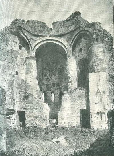 9. Ниноцминда (VI век). Развалины храма. Вид на алтарную абсиду