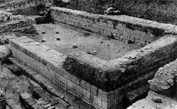 Мцхета. Акрополь Армазцихе, II в. до н. э.  - I в. н. э. Колонный зал дворца. Общий вид сохранившихся частей