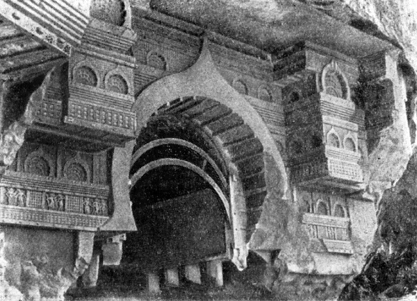 Монастырские комплексы, высеченные в скалах: 2 — Кондейн; чайтья, II в. до н. э.; фрагмент фасада