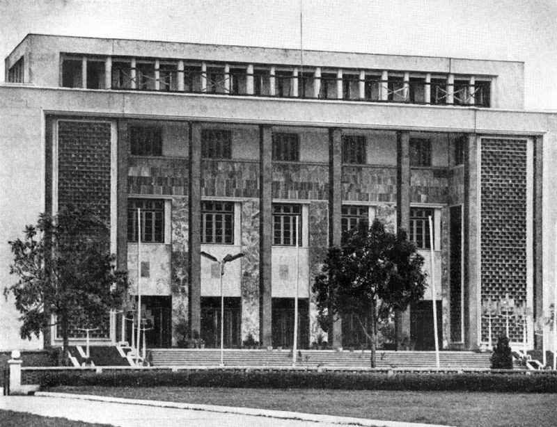 Ханой. Здание национального собрания на площади Ба Динь. Архит. Нгуен Као Луэн. 1963 г.