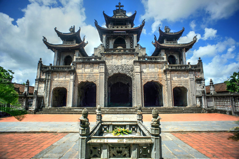 кафедральный собор города Фатзиема (Phat Diem), Вьетнам