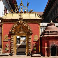 Непал, Бхактапур (Бхадгаон), ансамбль дворцовой площади (дюрбар). «Золотые ворота»
