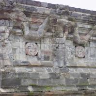 Восточная Ява. Храмовый комплекс Панатаран, XII—XV вв.: храм «Змеи», XIV в
