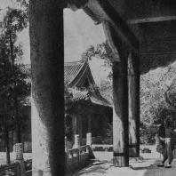Рис. 73. Храм Дун-хуан-сы. XVII в. Западное боковое здание