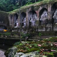 Индонезия, Бали. Комплекс «Королевских могил» (Gunung Kawi) в Тампаксиринге