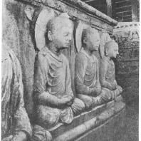 24. Таксила (Джаулиана). Часть скульптурной декорации основания большого ступа (начало V в. н. э.)