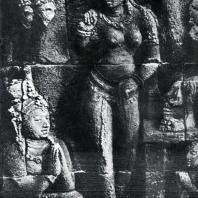 Боробудур. Женщина с опахалом. Фрагмент сцены из Аваданы