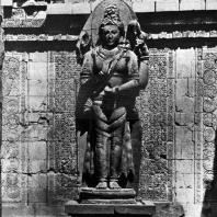 Лоро Джонггранг. Шива Махадева. Центральная статуя чанди Шивы. Камень. Выс. 300 см, выс. основания 100 см