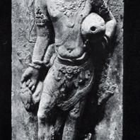 Мужская фигура с кувшином, оформлявшая сток воды в бассейн. Камень. XI в. Восточная Ява