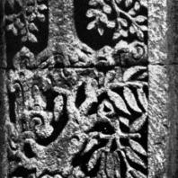 Поверженный Бхута. Рельеф чанди Панатаран. 70×60 см. XIII-XIV вв.