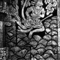 Хануман, перелетающий через море. Рельеф чанди Панатаран. XIII-XIV вв.