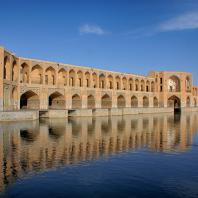 Мост Аллаверды-хана через р. Зандеруд, Исфахан, Иран (XVII вв.)