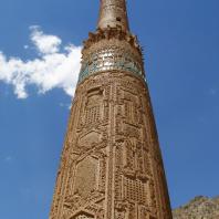 Минарет в Фирузкухе (Джам), Афганистан, конец XII в. Фото wikipedia.org