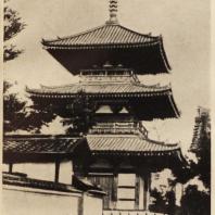 13. Пагода храма Хоккедзи близ Нара и часть храмовой ограды. VII в.
