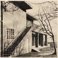 98. Особняк в Киото. Боковой фасад. Архитектор Уэно Исабуро. 1928—1929 гг.