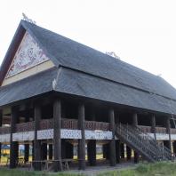 Индонезия, Восточный Калимантан, традиционный жилой дом lamin