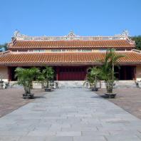 Комплекс мавзолея Минь-манга в г. Гуэ, Вьетнам