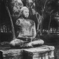 27. Статуя Будды из Абхаягири в Анурадхапуре. I в.