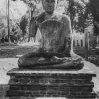 30. Статуя Будды из Абхаягири в Анурадхапуре. III—IV вв.
