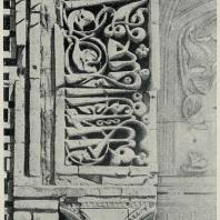Табл. V. Рис. 7. Киргизстан. Узгент. Северный мавзолей 1152/53 г. Деталь арки (резная терракота)