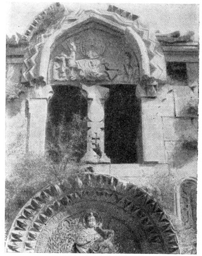 Нораванк. Гавит, 1261 г. Тимпан входа и окно западного фасада