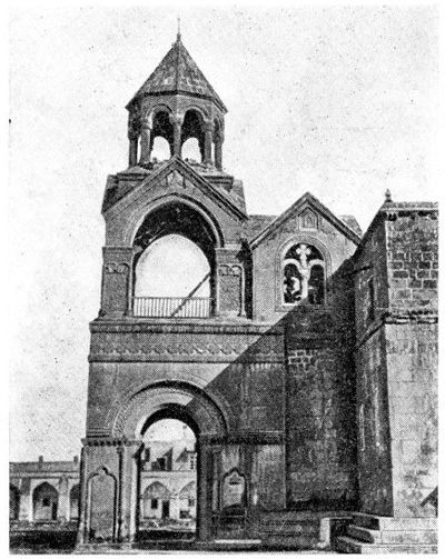 Эчмиадзин. Колокольня кафедрального собора Эчмиадзин, 1653—1658 гг. Общий вид с юга