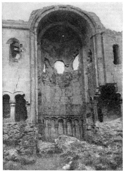 Бана Церковь. Фрагмент руин с видом на восточную апсиду
