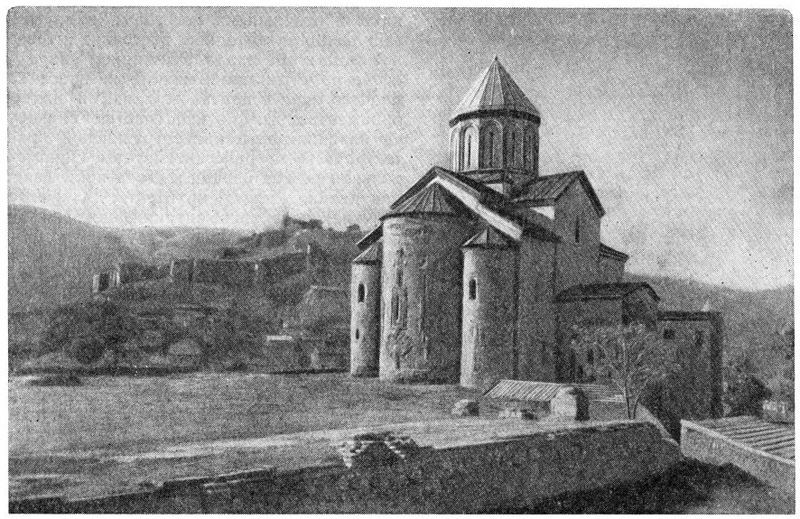 Тбилиси. Метехская церковь. Общий вид с северо-востока на фоне крепости