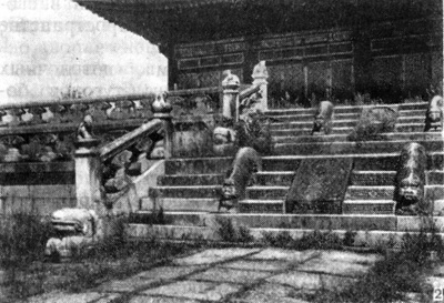 14. Сеул. Дворец Кёнбоккун: лестница перед входом в Тронный зал Кынчончжон
