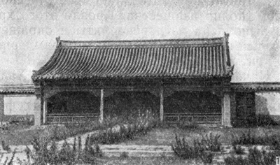 28. Улан-Батор. Дворец Ногон-орго. 1 — боковая постройка (1832 г.)