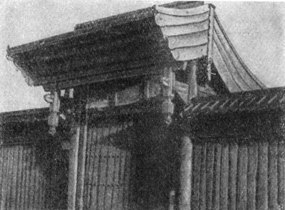 28. Улан-Батор. Дворец Ногон-орго. 3 — боковые ворота